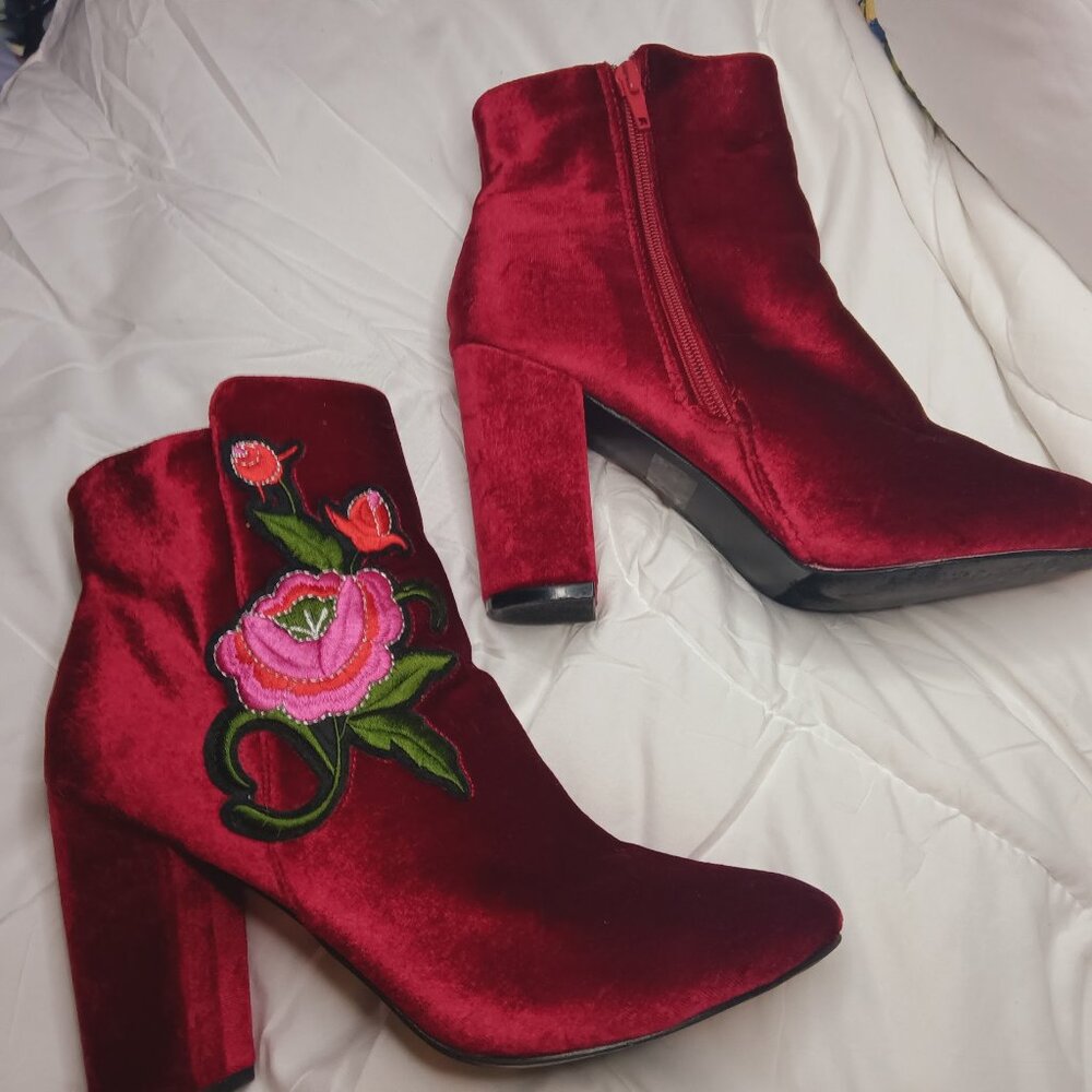 Hot Kiss heeled boots